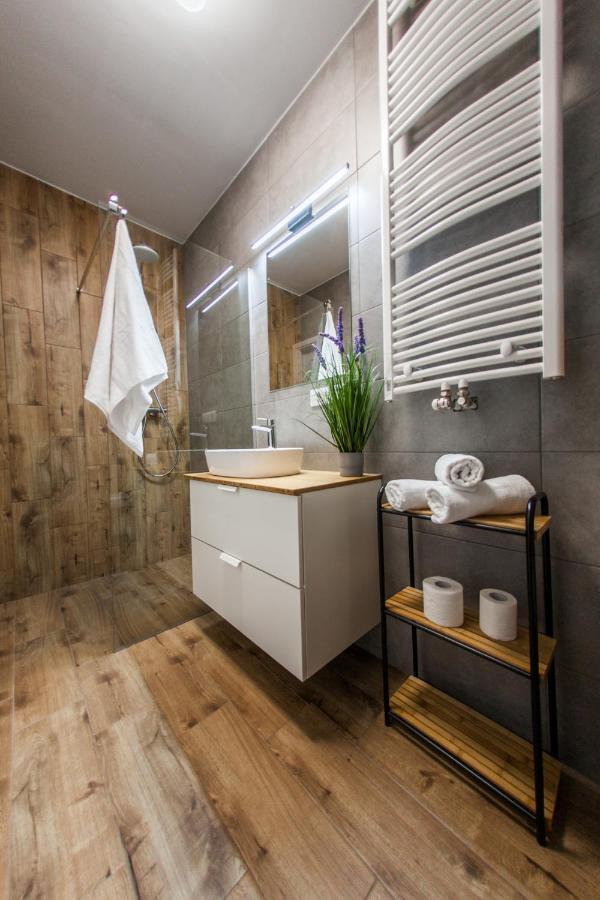 קטוביץ Sloneczna Apartamenty מראה חיצוני תמונה